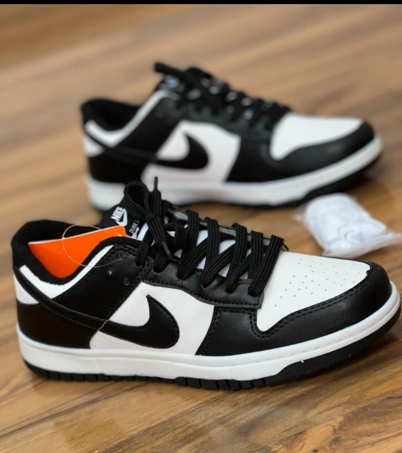 Nike Dunk Low 'Panda'